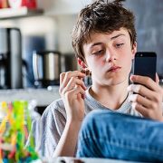 مشکلات پیامک در بین نوجوانان