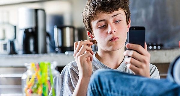 مشکلات پیامک در بین نوجوانان